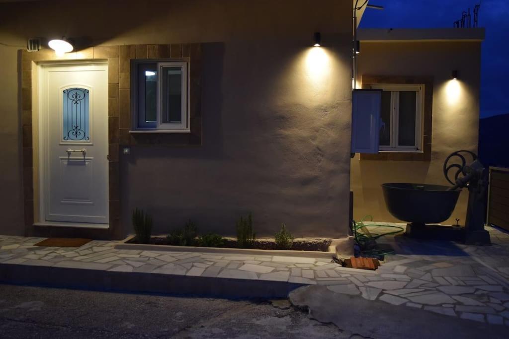 O Palaios Fournos Tou Andrea Apartment อาร์กอสโตลี ภายนอก รูปภาพ