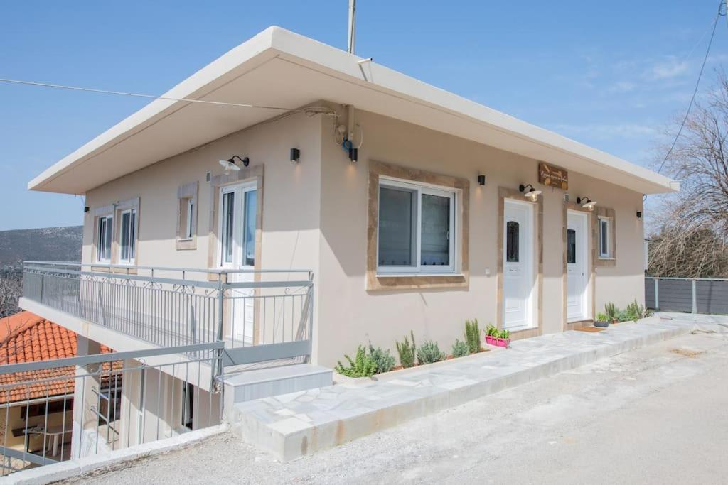 O Palaios Fournos Tou Andrea Apartment อาร์กอสโตลี ภายนอก รูปภาพ
